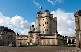 Министерство ВС Франции считает неправомерными действия администрации Венсенского замка в инциденте с российскими туристами