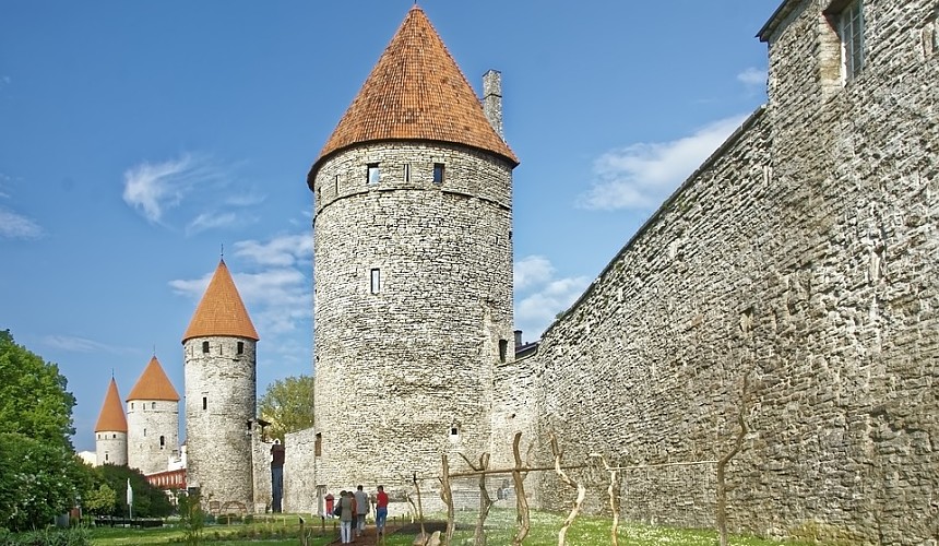 Эстония прекратила выдачу туристических виз россиянам и белорусам