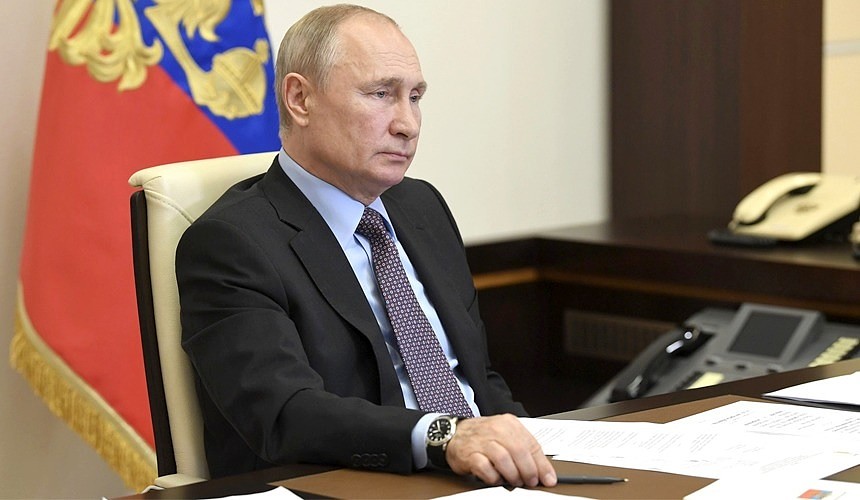 Путин одобрил закон о переносе туров, авиабилетов и размещения в отелях