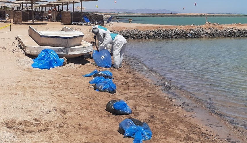 Загрязнение пляжей Хургады нефтью может стать постоянным
