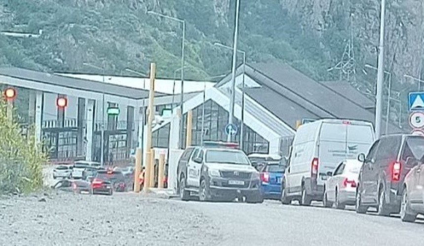 У российско-грузинской границы открыли 12 дополнительных автомобильных полос