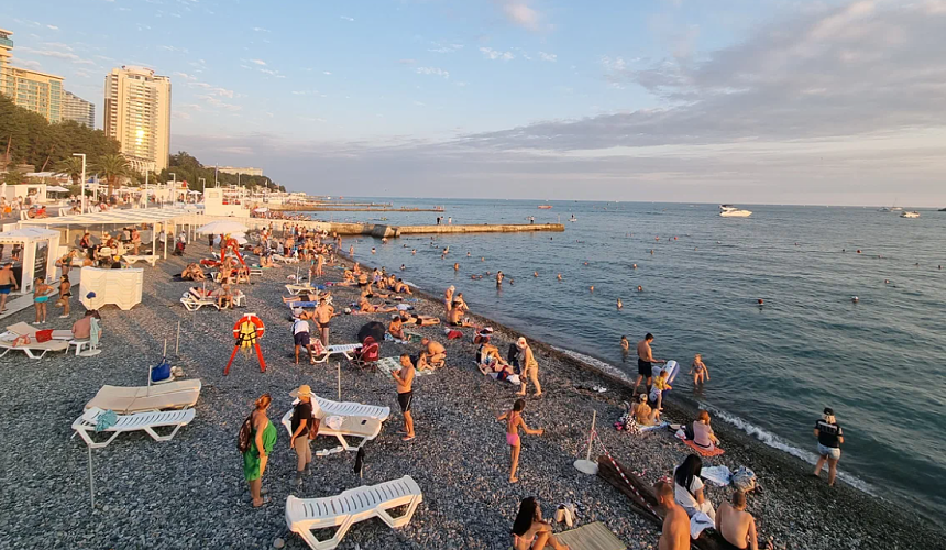 Власти Сочи начали проверку пляжей курорта после избиения туриста