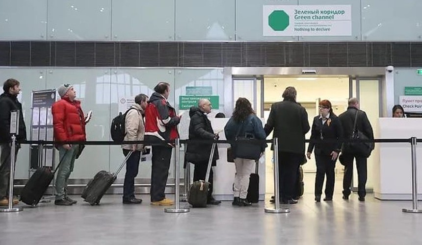 В международных аэропортах могут появиться «зеленые коридоры» для обладателей ковидных паспортов