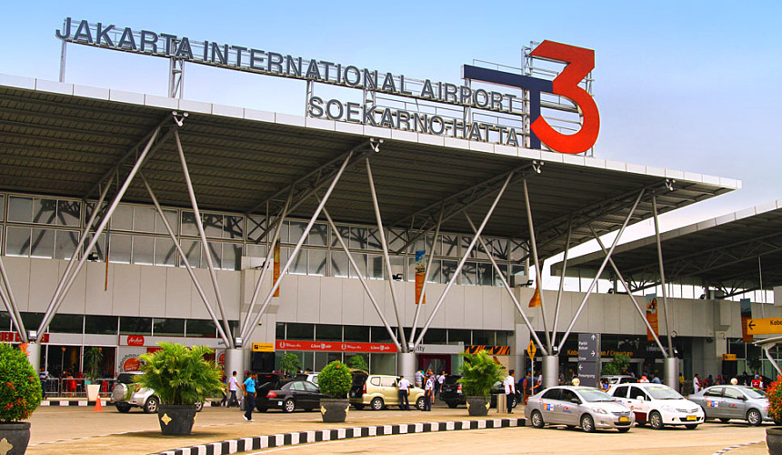 Индонезия ограничила прием иностранных туристов в аэропорту Джакарты
