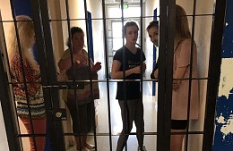 Украинские туристы попали в полицейский изолятор вместо отелей Греции