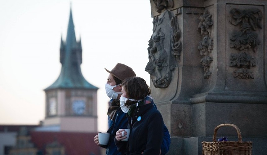 Чехия разрешит непривитым туристам посещать рестораны