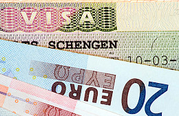 Визы в Европу для россиян подорожают на 20 €