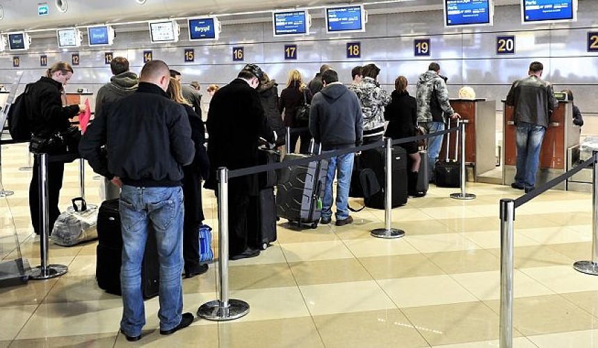 Депутат Слуцкий предложил сделать отдельные стойки регистрации в аэропортах для беременных