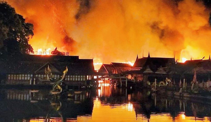 В Паттайе пожар уничтожил «Плавучий рынок»