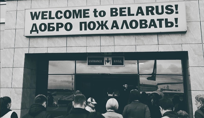 СМИ: «Туристов» перестали выпускать из аэропорта Минска за границу
