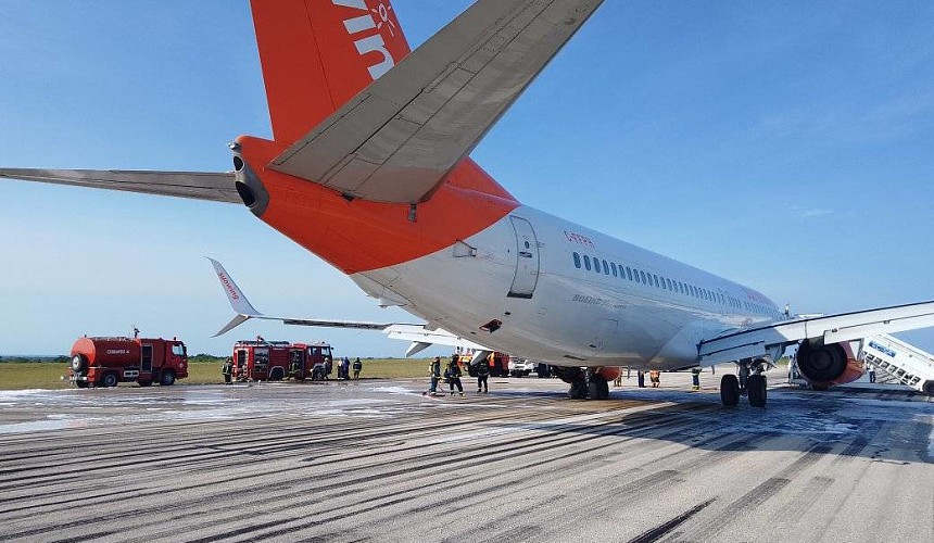 Туристы из России провели ночь в аэропорту Кубы из-за аварийной посадки канадского самолета