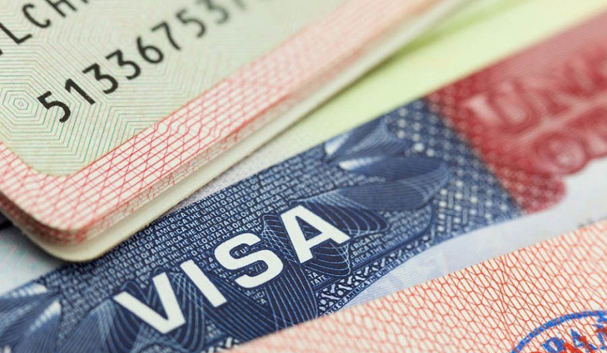 Российские туристы уже могут сдавать документы на визы в Болгарию