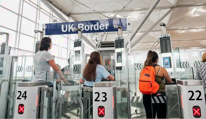 В аэропортах Великобритании произошел коллапс на паспортном контроле