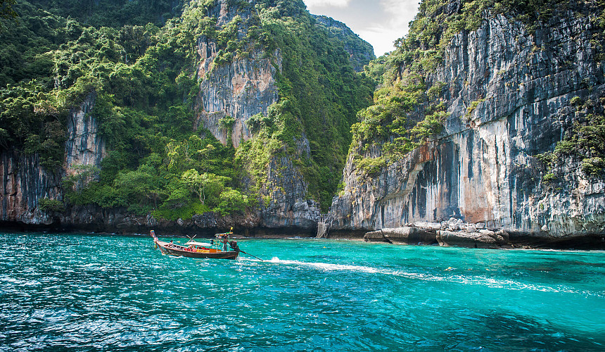 Туристы в Таиланде снова могут обменять рубли на баты