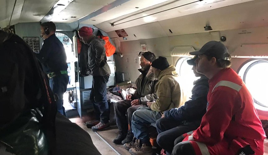 «Живы, но обессилены»: на Камчатке нашли двух пожилых туристов после 9 дней поисков 