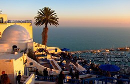 Тунис отменил ПЦР-тесты для вакцинированных туристов