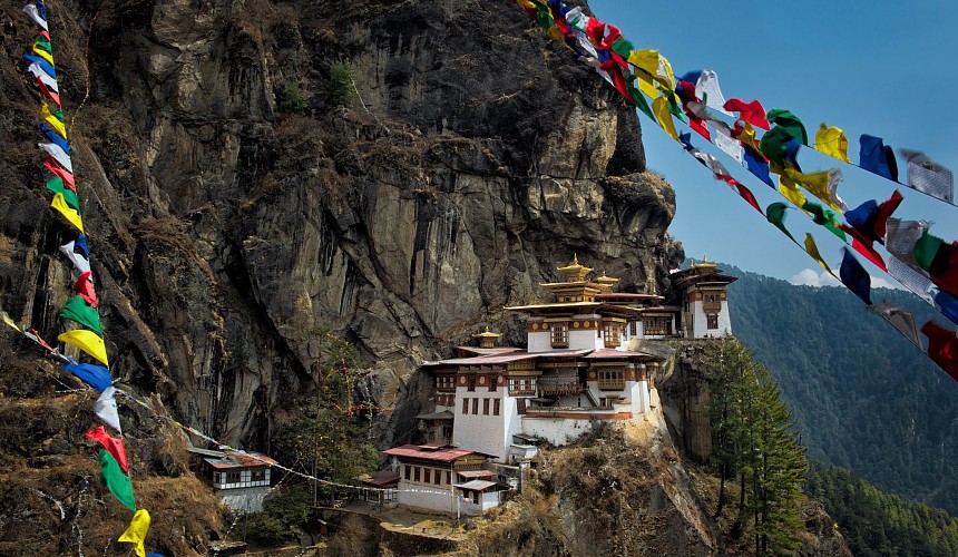 Бутан открывается для туристов и утраивает экосбор