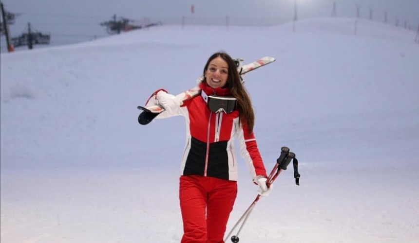 Зарина Догузова впервые встала на лыжи