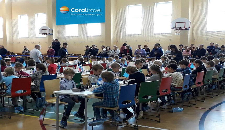 Coral Travel стал партнером турнира по шахматам в школе «Президент»