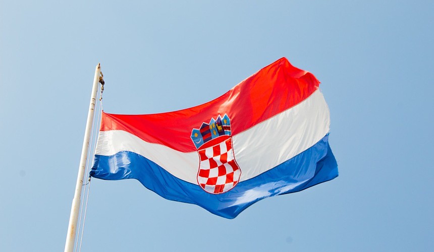 Хорватия перестала принимать заявки на турвизы из РФ