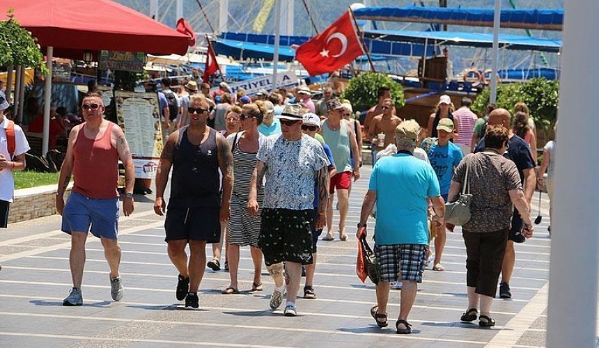 Россияне остаются в лидерах по турпотоку на курорты Турции