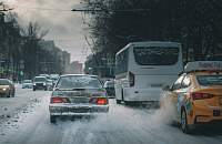 В Москве из-за сильного снегопада выросли цены на такси 