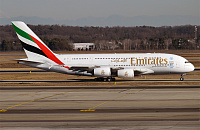 Чтобы отойти от потопа в Дубае, Emirates попросила у туристов терпения и пару дней