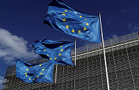 Европа не планирует закрывать внутренние границы из-за штамма «омикрон»