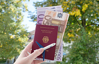 В посольстве Германии не планируют выдавать россиянам туристические визы