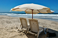 В Крыму туристам продают тень на пляже за 150 рублей