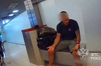 Сорил деньгами и оскорблял таможенника: турист устроил скандал на границе в Кольцово