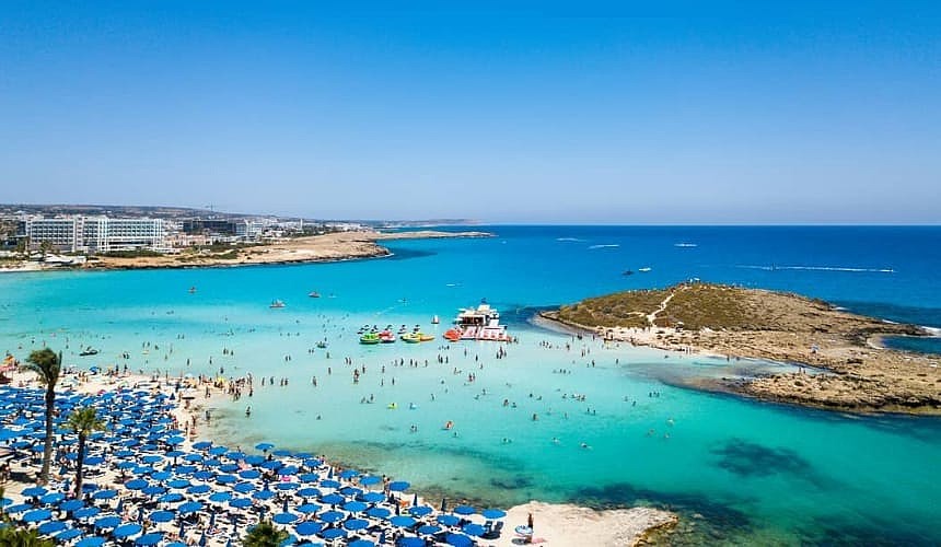 Кипр снова обещает открыть границы для туристов из России