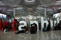 На что рассчитывать туристам, не вылетевшим на отдых из-за снежного коллапса в аэропорту Стамбула?