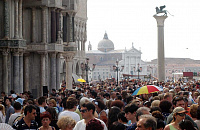 В Венеции ограничат численность туристических групп и запретят гидам пользоваться мегафоном