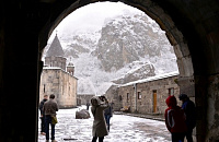 Эксперты объяснили, смогут ли туристы отдохнуть в Армении и Азербайджане 