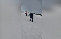 Туристы опасаются, что трагедия с восходителем в кроссовках на Эльбрусе обернется проблемами для всех