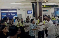 Турист на Мальдивах устроил драку в аэропорту после предложения оплатить багаж
