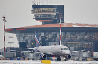 В аэропортах Москвы из-за метели рейсы задерживаются на 3–5 часов
