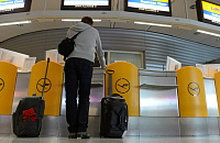 Европейские авиакомпании продлевают услугу бесплатного перебронирования билетов