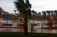 На египетском курорте Шарм-эль-Шейх устраняют последствия стихии