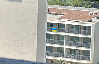 Администрация отеля в Турции попросила туриста убрать украинский флаг с балкона