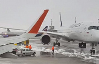 Самолет «Аэрофлота» столкнулся со служебным автомобилем в Шереметьево