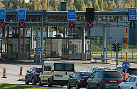 На финской границе туристы с таможенниками снова считают евро