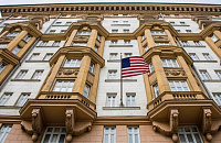 Посольство США в Москве может свести свою работу к минимуму