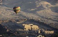 Воздушный шар с туристами упал на юге Египта