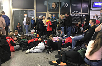 Две тысячи пассажиров ожидают вылета из аэропорта Сочи