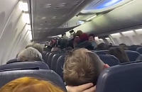«Обстановка близка к бунту»: пассажиры почти 6 часов просидели в самолете в ожидании вылета