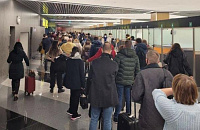 На горячей линии Роспотребнадзора не знают о тестировании в аэропортах на омикрон-штамм