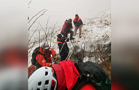 В Красной Поляне турист провалился в ледяной ручей из-за селфи